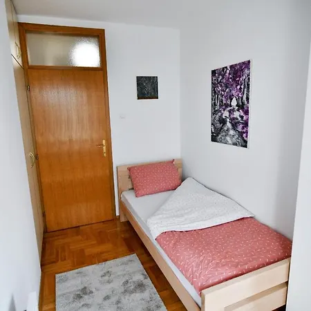 Apartman 22 *
